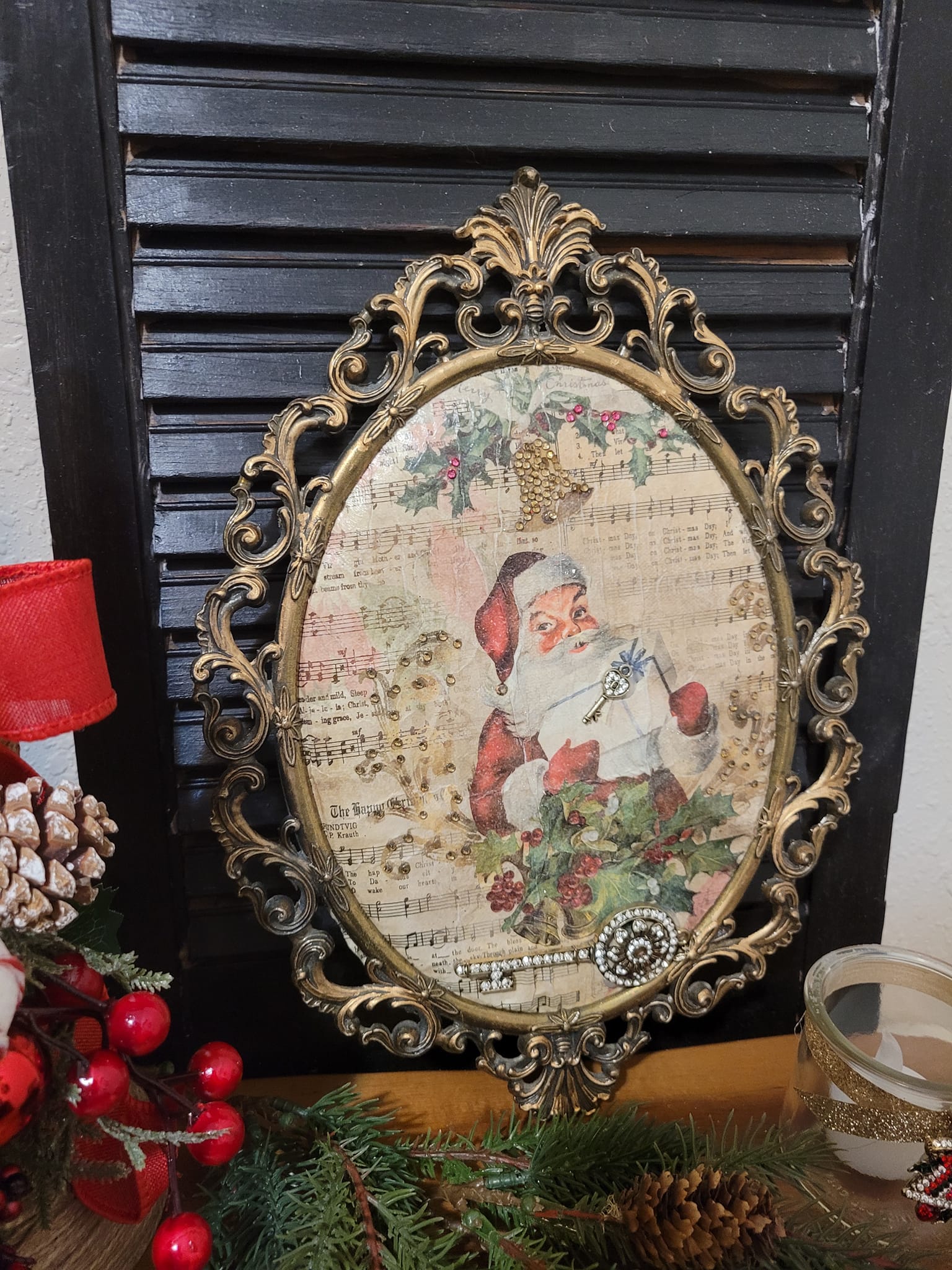 santa frame.jpg__PID:f07c94ef-7e7c-45ef-a204-74e14e76328d