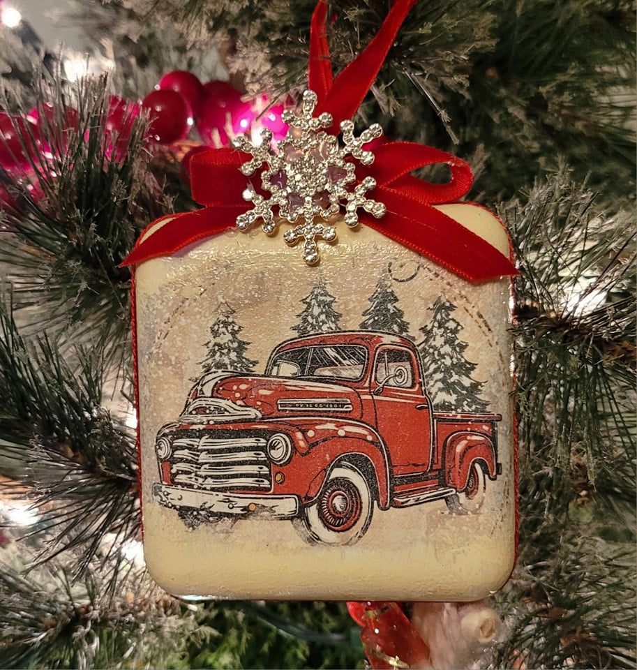 truck ornament.jpg__PID:35ef6204-74e1-4e76-b28d-860b18648361